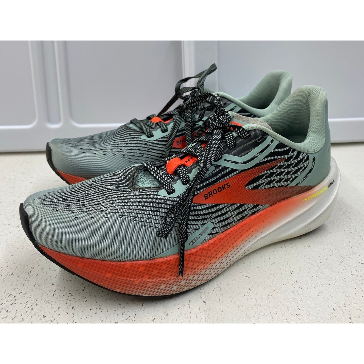 Women Brooks Hyperion Max Athletic Running Shoes Sneakers, 7.5b